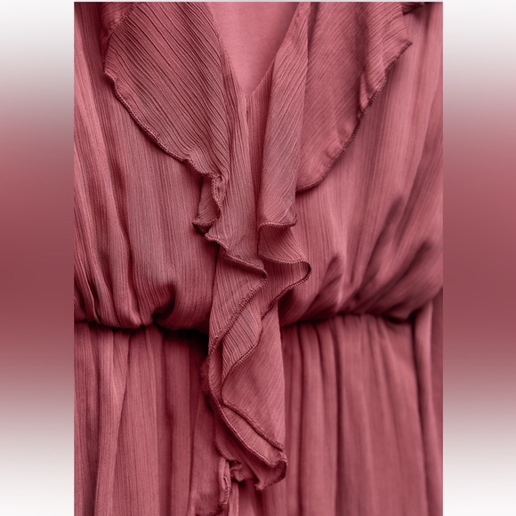 ✨SALE ✨ ZARA RUFFLED GEORGETTE MIDI DRESS
✨SALE ✨ - Picture 8 of 10